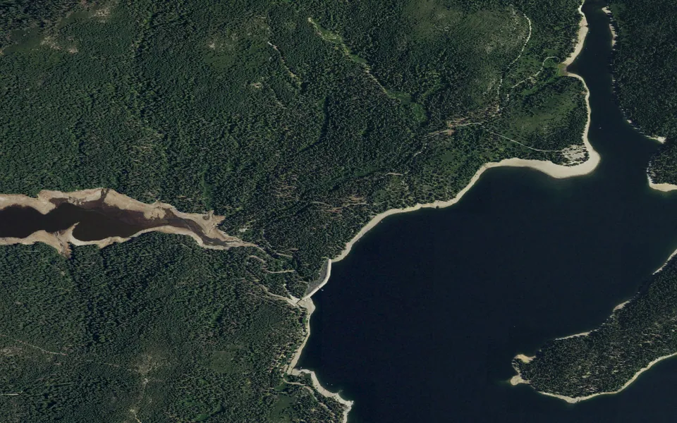 Aerial view centered on Sundew Campground (CA)