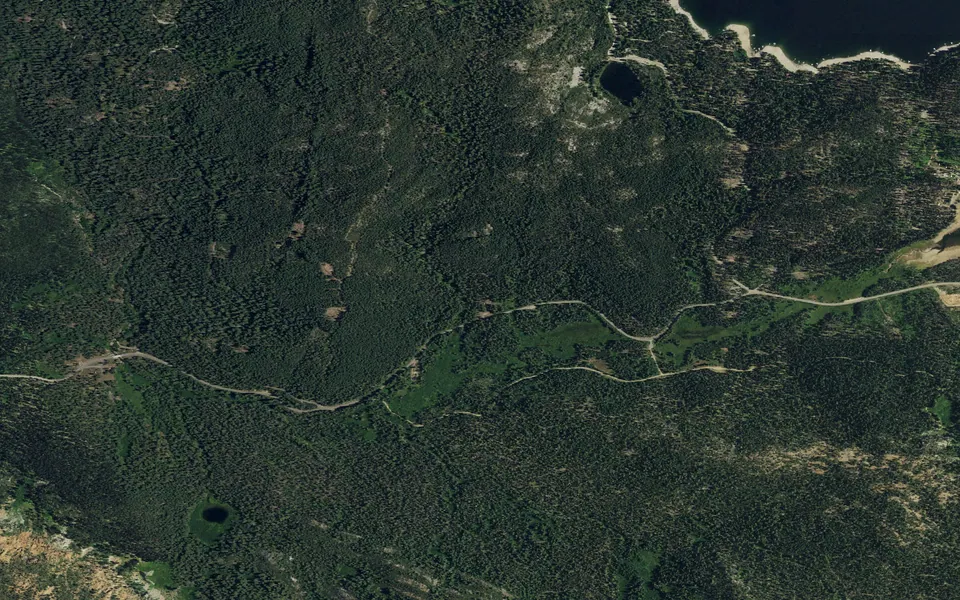Aerial view centered on Grizzly Creek Campground (CA)