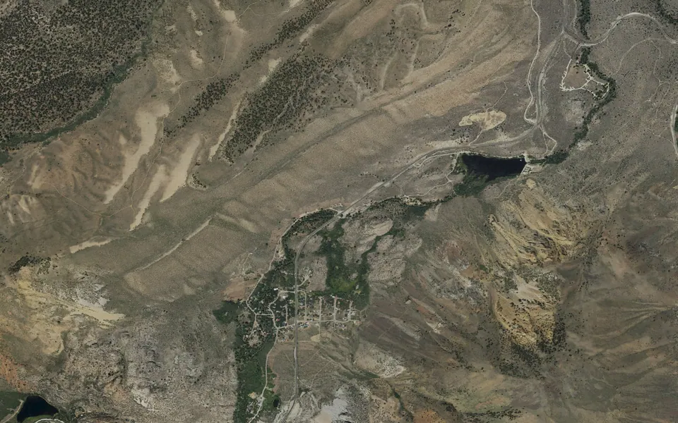 Aerial view centered on Bishop Park Campground (CA)