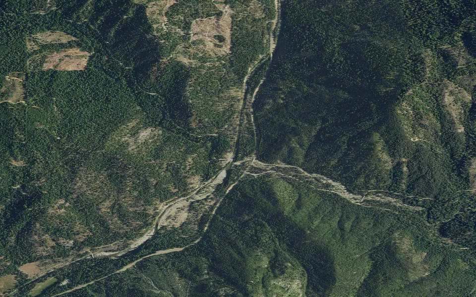 Aerial view centered on Eagle Creek (CA)