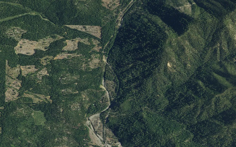 Aerial view centered on Trinity River (CA)