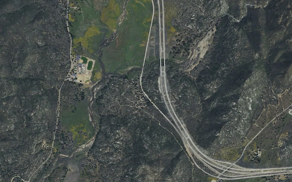 Aerial view centered on Boulder Oaks Eqst