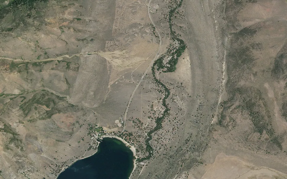 Aerial view centered on Paha
