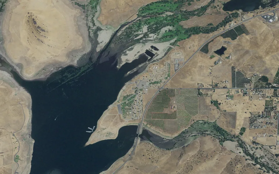 Aerial view centered on Tule