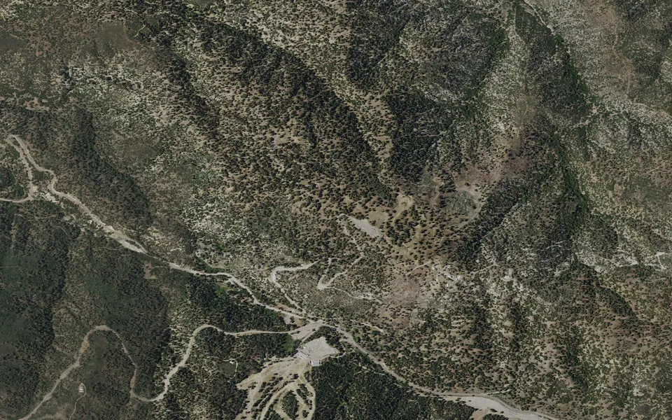 Aerial view centered on Table Mountain (Angeles)