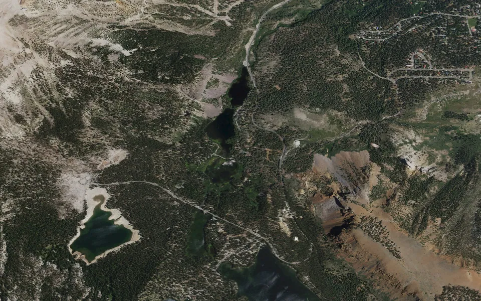 Aerial view centered on Twin Lakes Campground