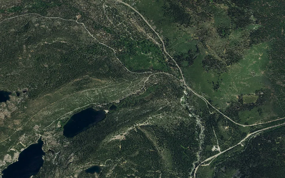 Aerial view centered on Sardine Lake