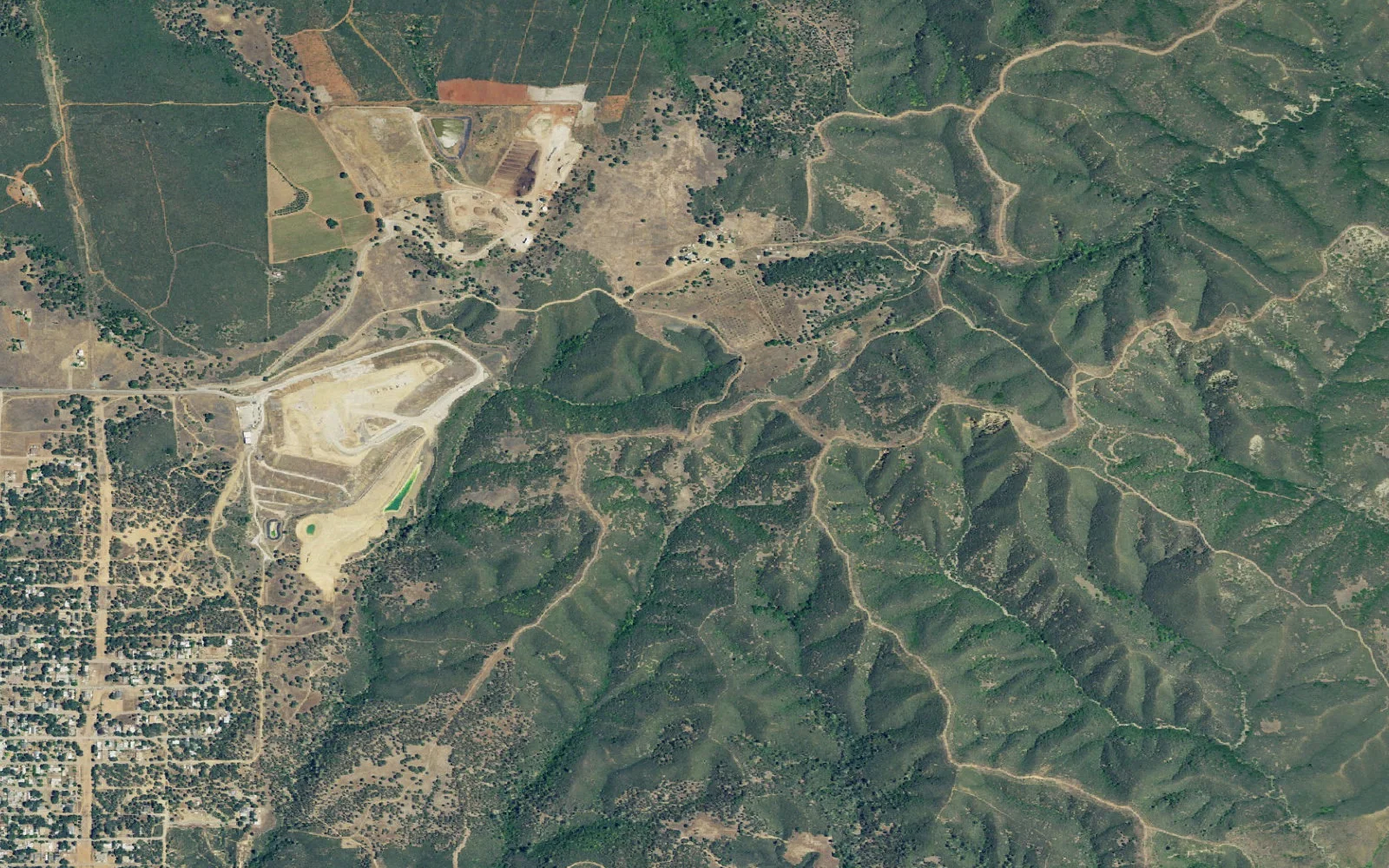 Aerial view centered on Redbud Trail dispersed-camping corridor camp area