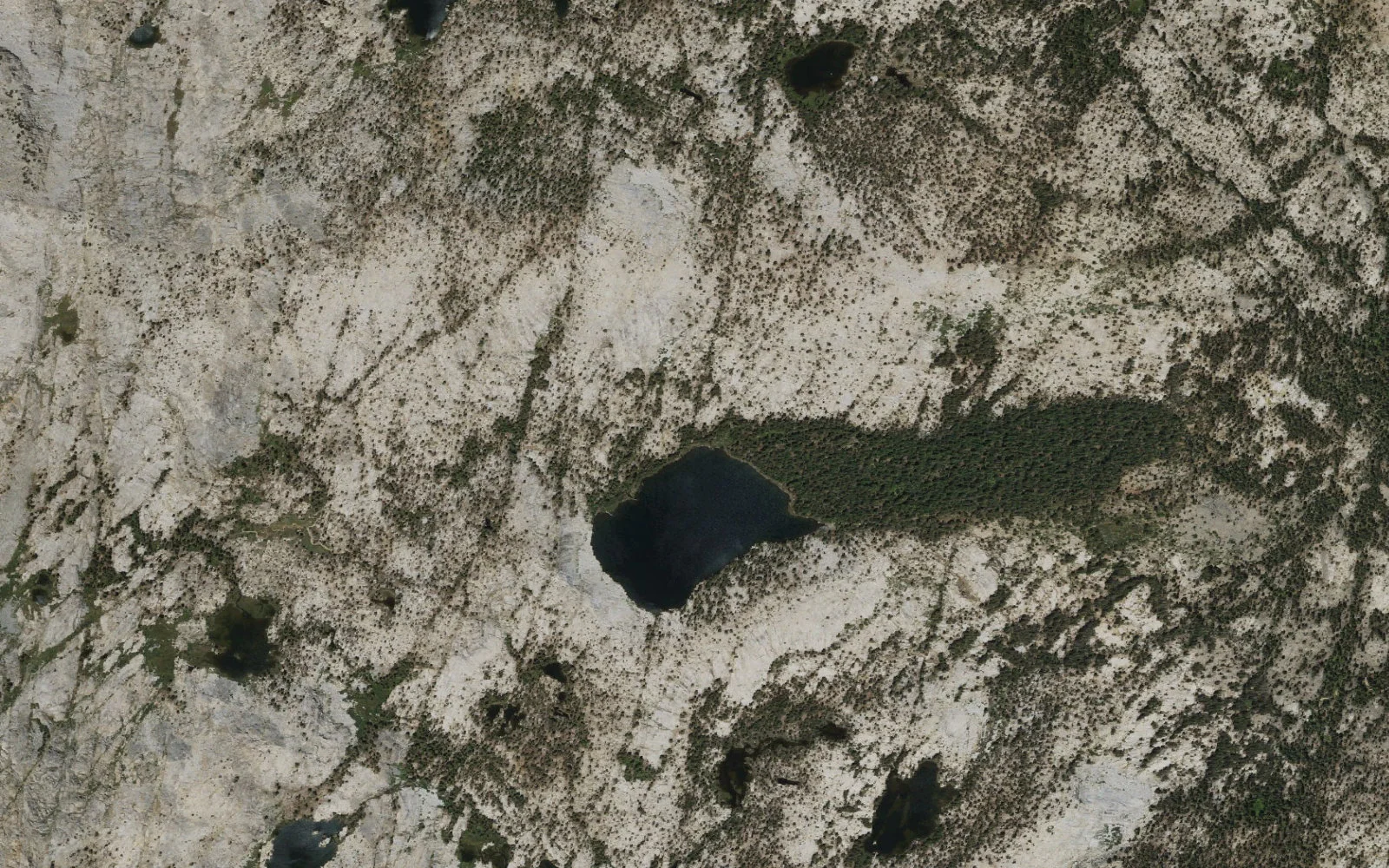 Aerial view centered on Lillian Lake camp area