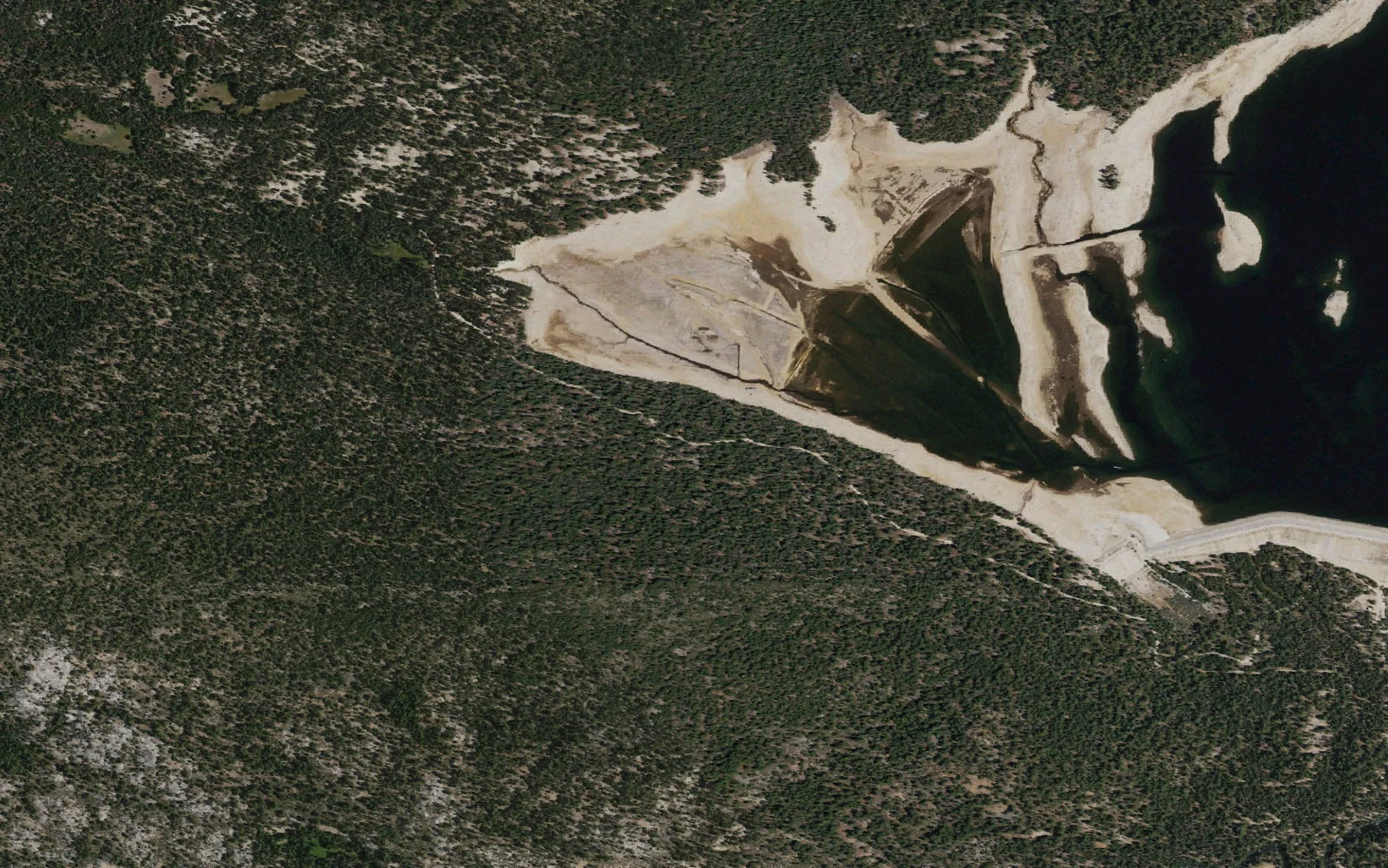 Aerial view centered on Mono Meadow- Please note, this trailhead does not access the upper Mono Creek drainage or the JMT/PCT Trailhead