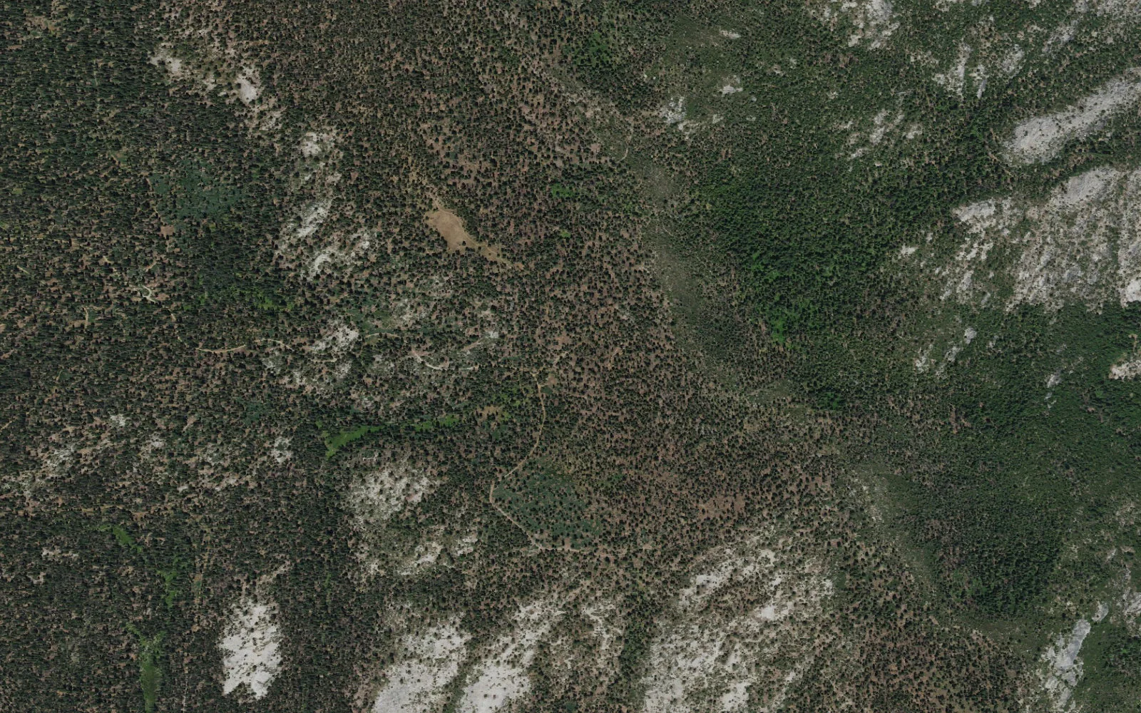 Aerial view centered on Mammoth Trailhead