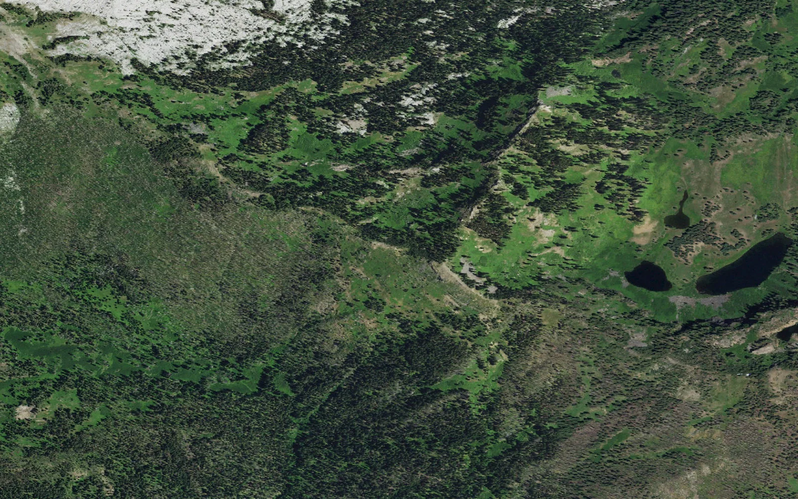 Aerial view centered on Lower Sky High Lake camp area