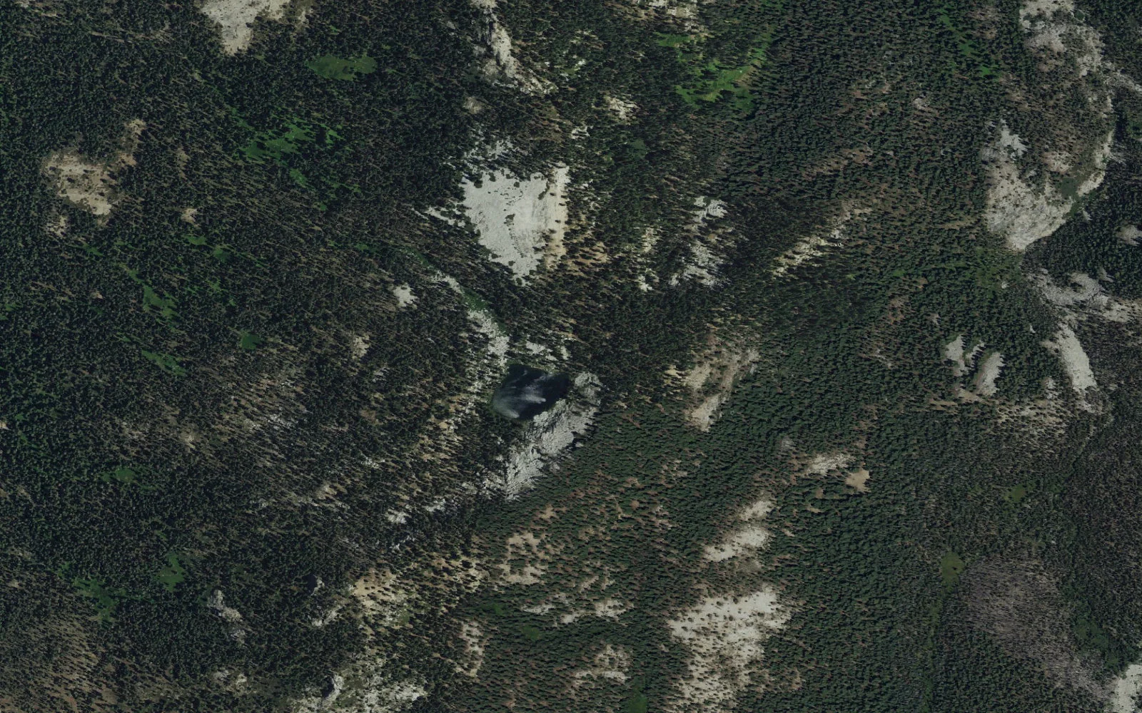 Aerial view centered on Evelyn Lake camp area