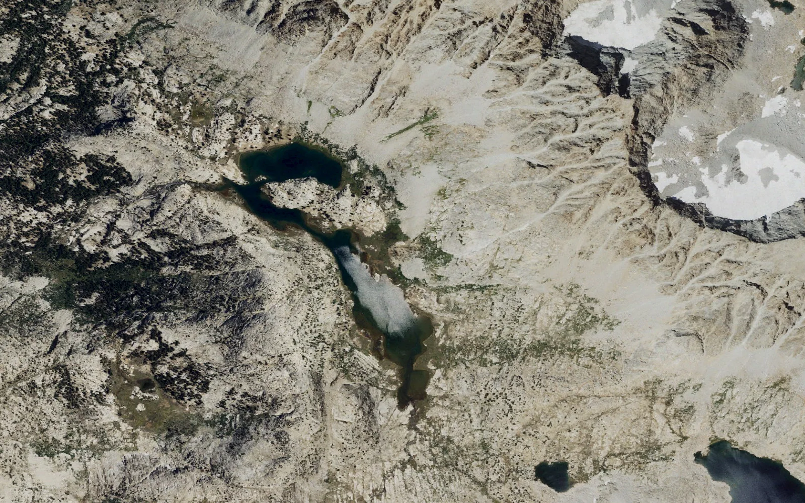 Aerial view centered on Evolution Lake camp area