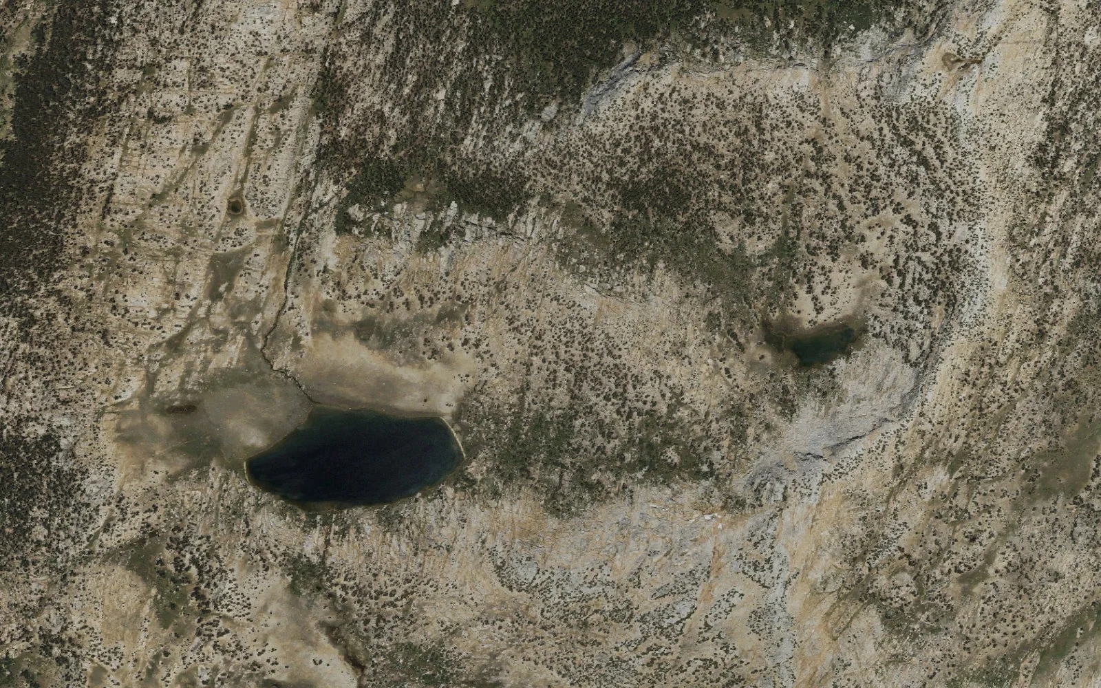 Aerial view centered on Evelyn Lake camp area