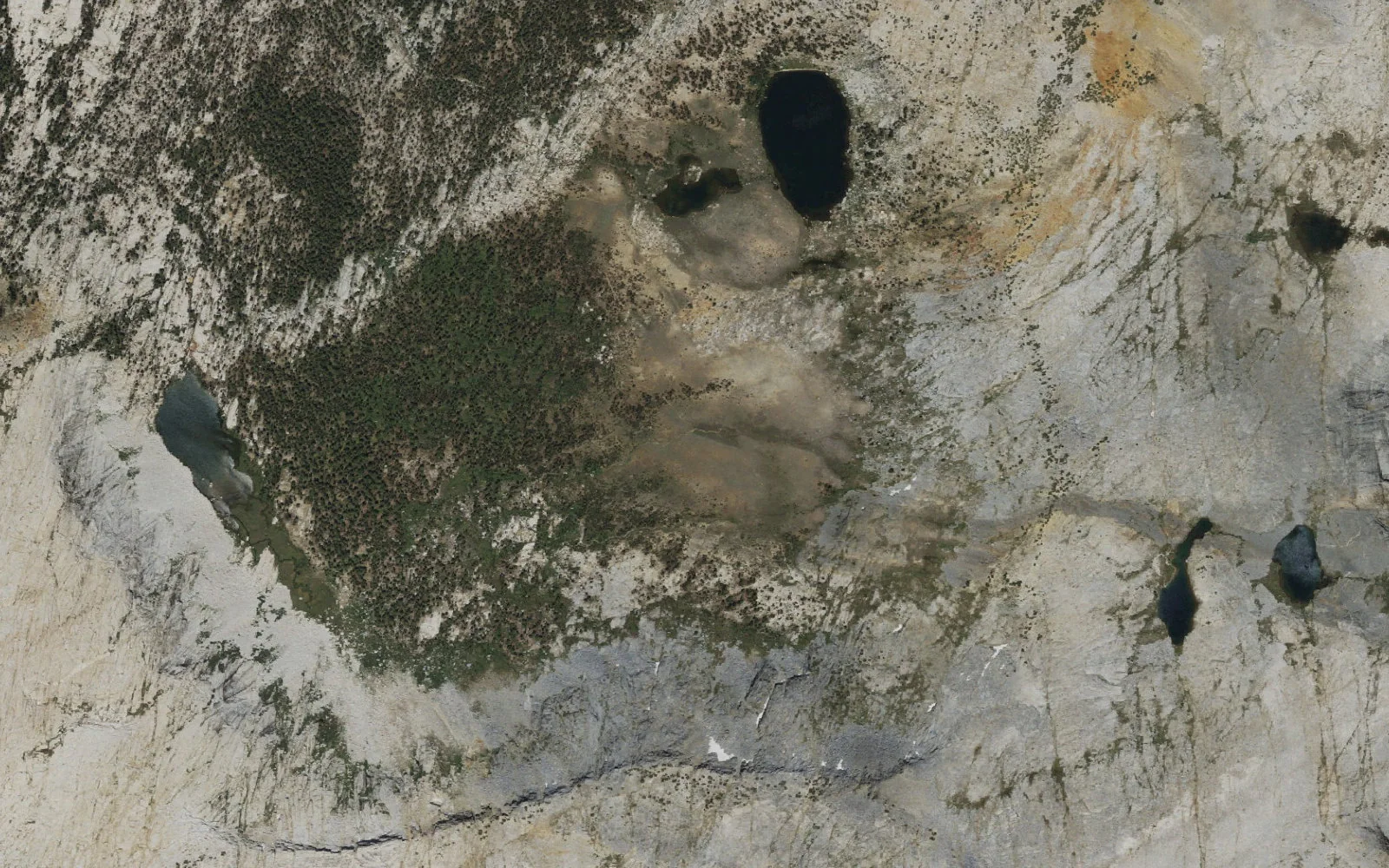 Aerial view centered on Isberg Lake camp area