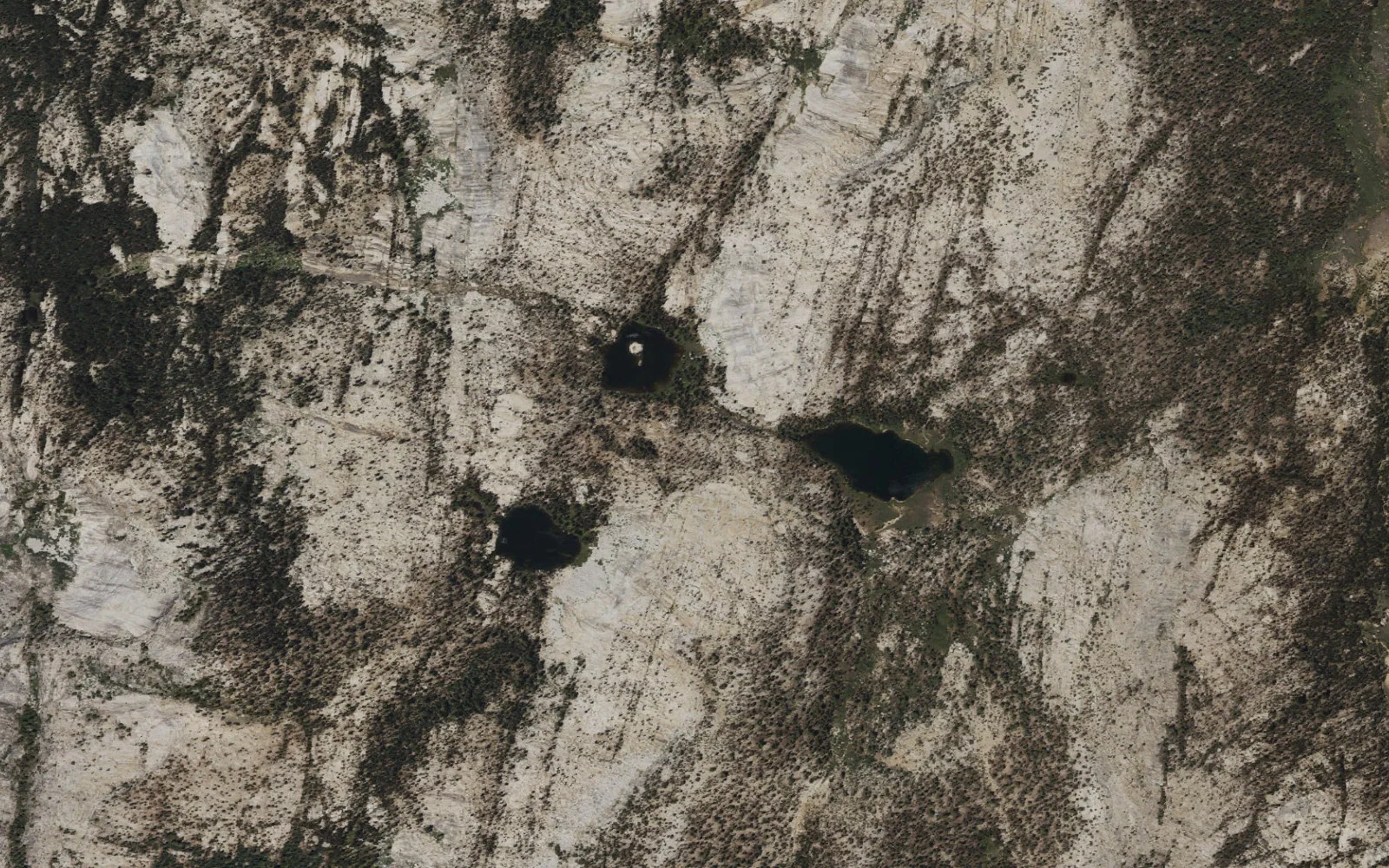 Aerial view centered on Middle Sunrise Lake camp area