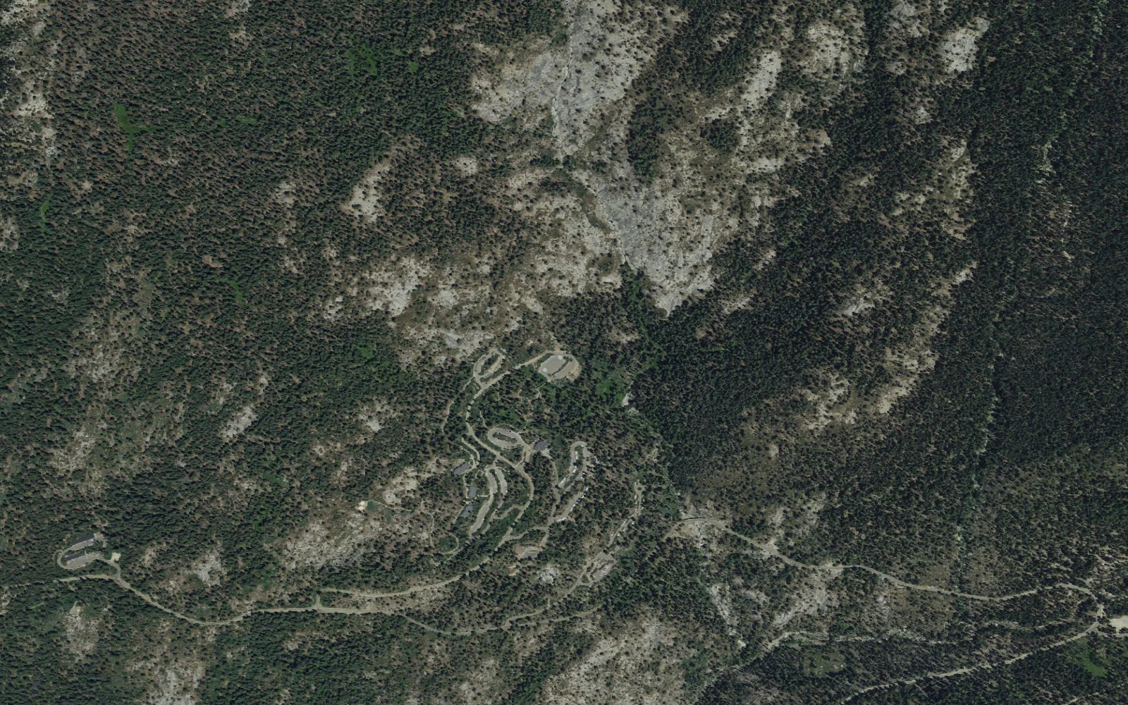 Aerial view centered on Lodgepole Twin Lakes Trailhead