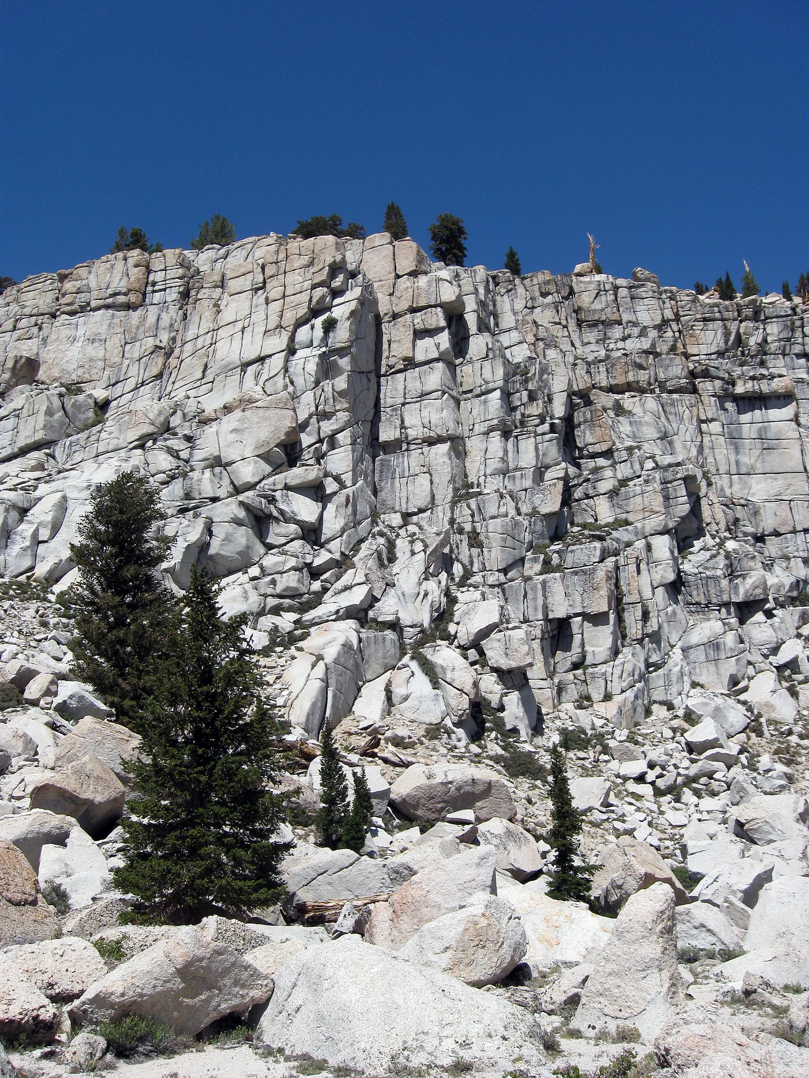 Checkerboard cliff above the upper Cottonwood Lakes basin