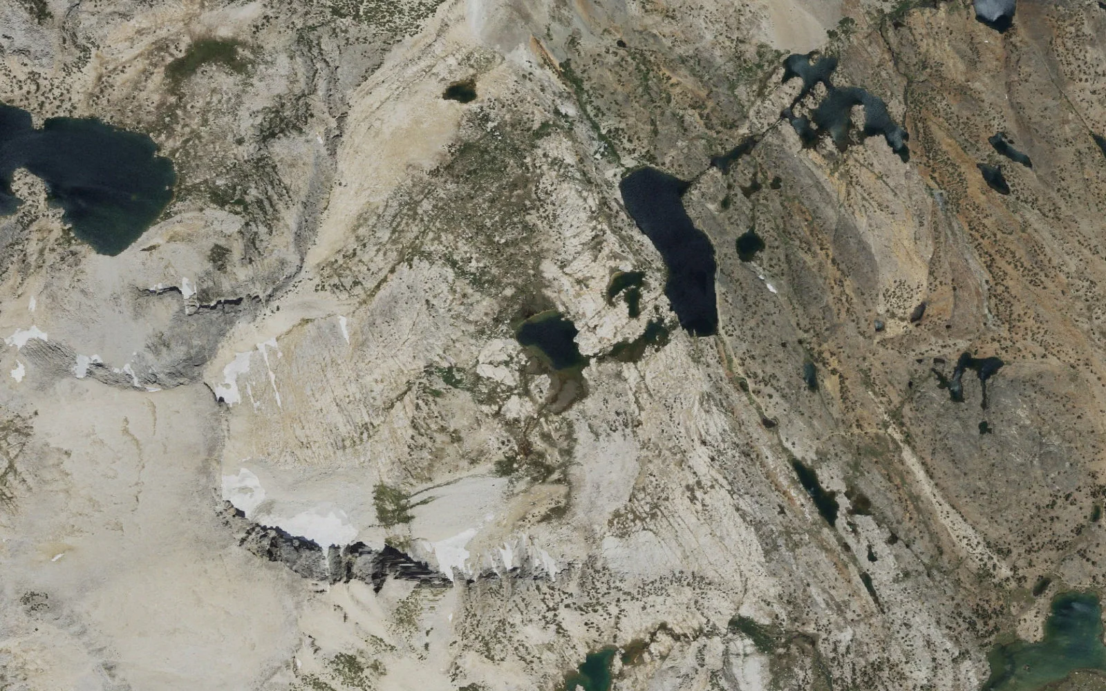 Aerial view centered on Cascade Lake