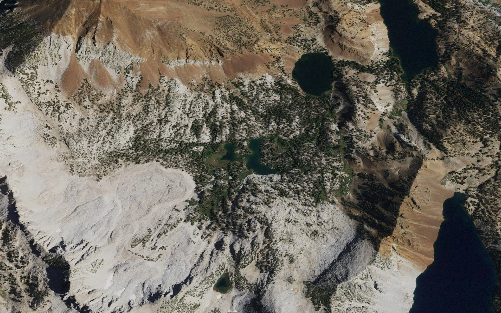 Aerial view centered on Cloverleaf Lake