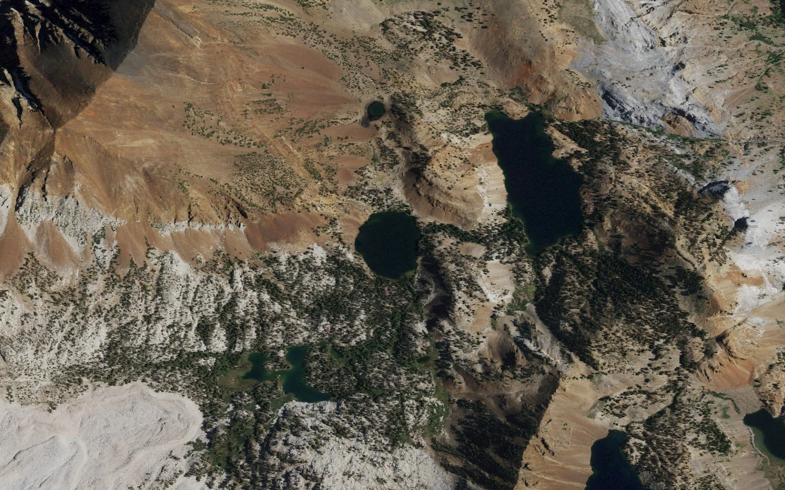 Aerial view centered on Edith Lake
