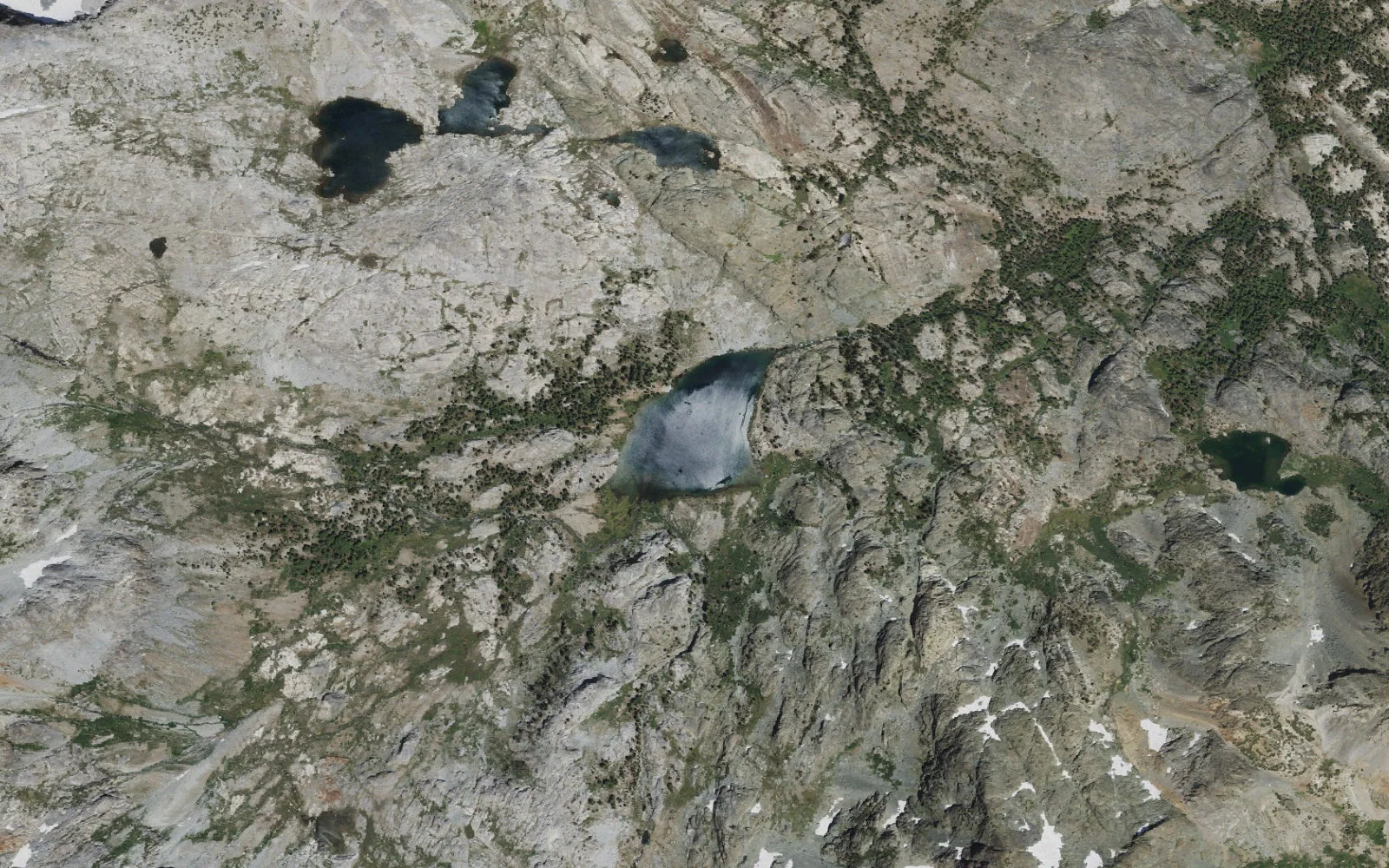 Aerial view centered on Ediza Lake