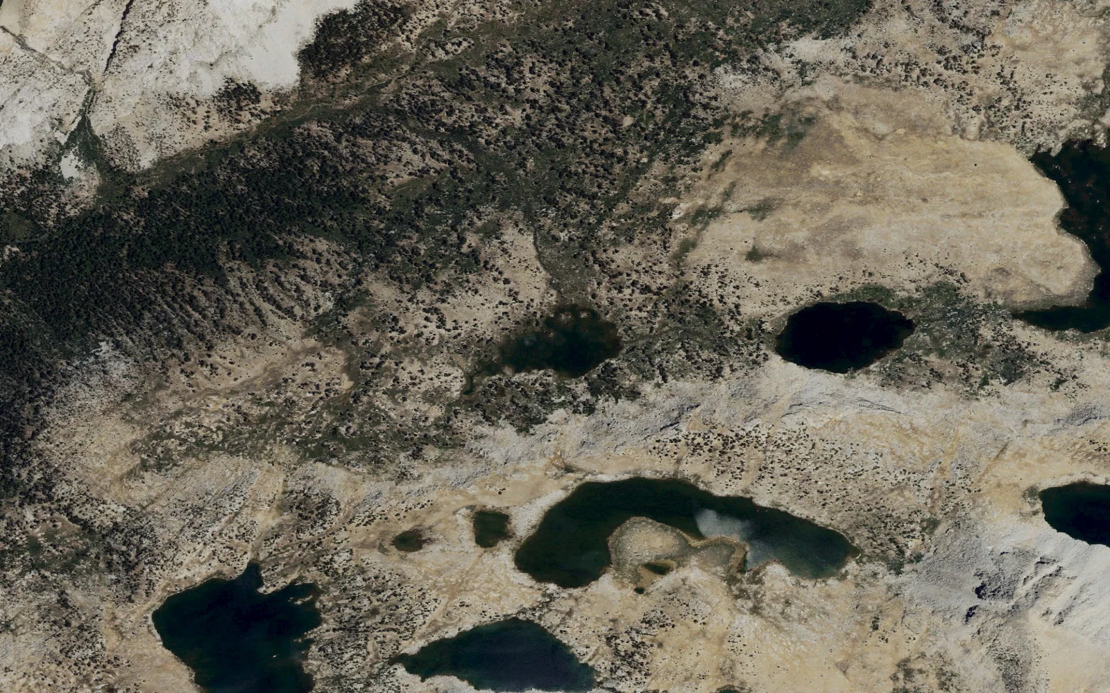 Aerial view centered on Elba Lake