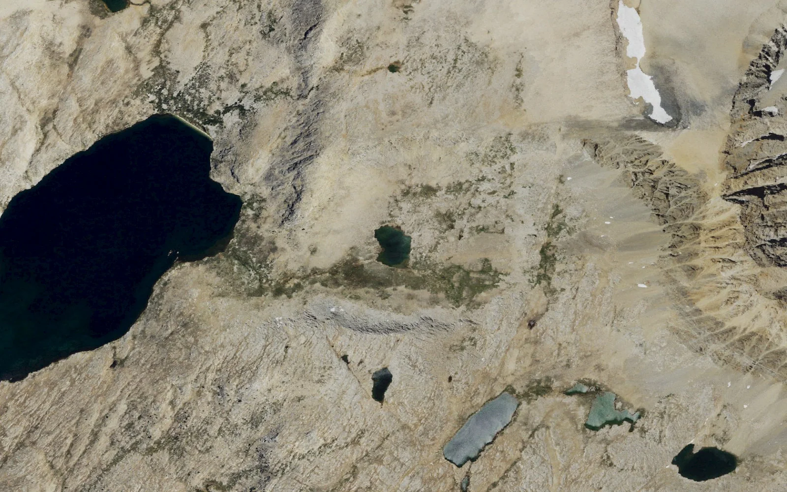 Aerial view centered on Forsaken Lake