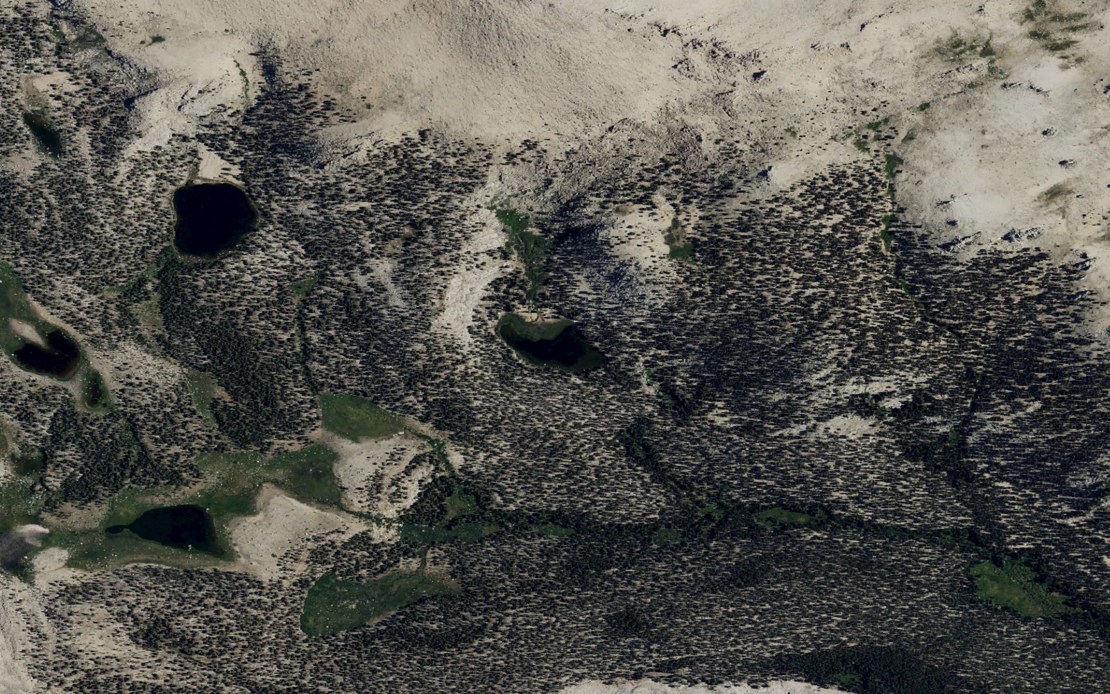 Aerial view centered on Hidden Lake