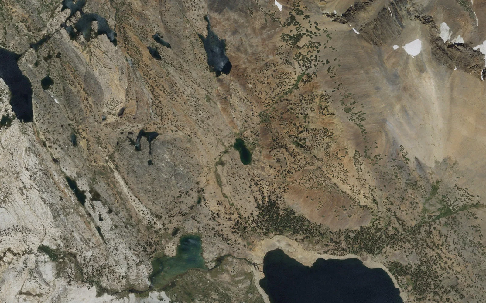Aerial view centered on Hummingbird Lake