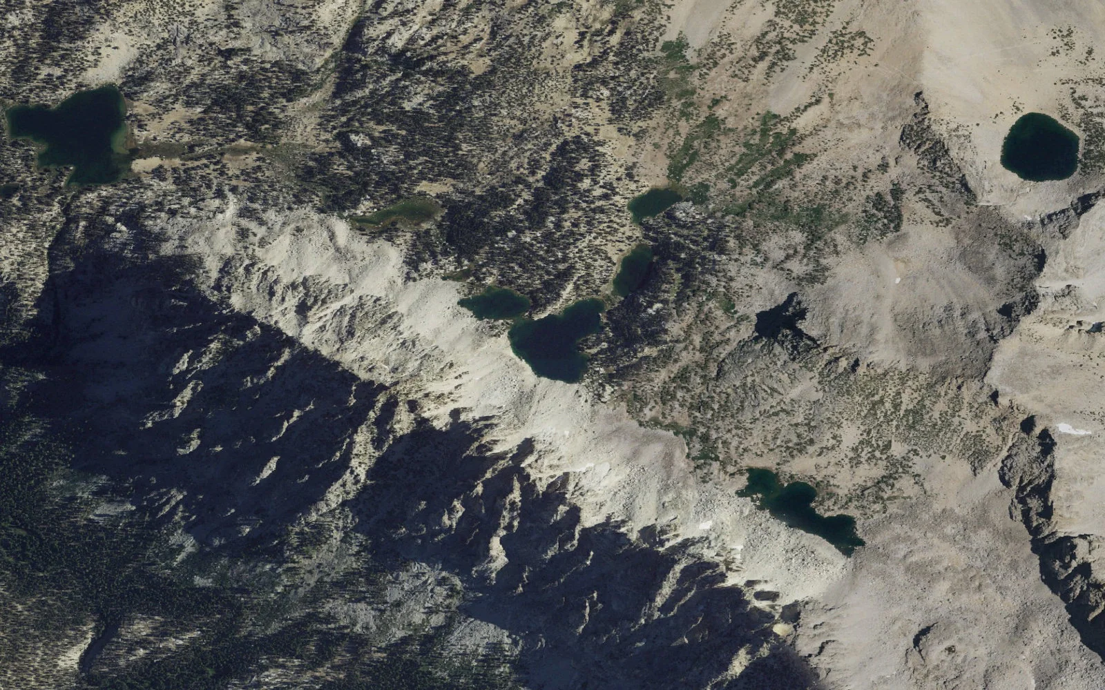 Aerial view centered on Kearsarge Lakes