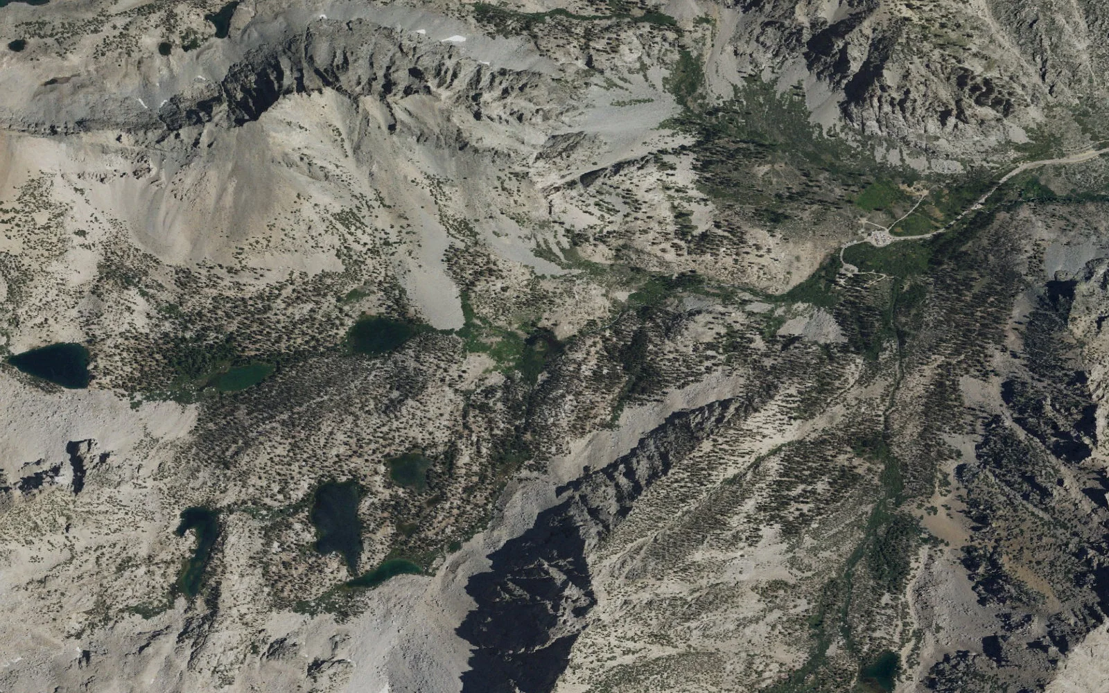 Aerial view centered on Little Pothole Lake