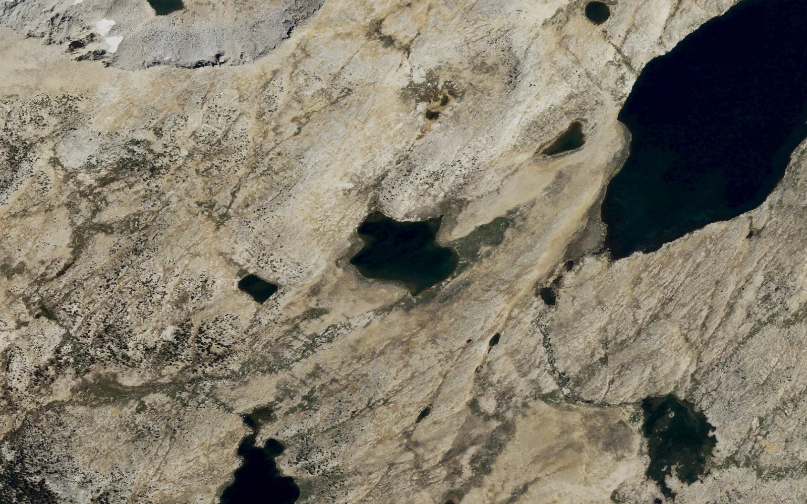 Aerial view centered on Mesa Lake