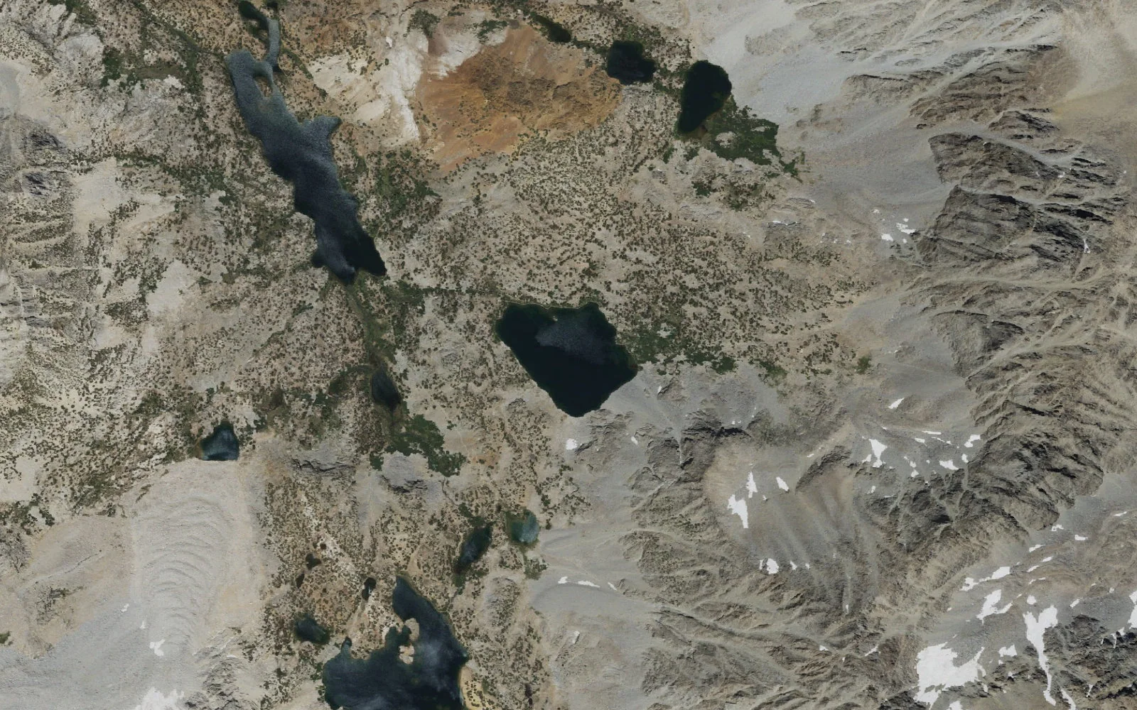 Aerial view centered on Ruwau Lake