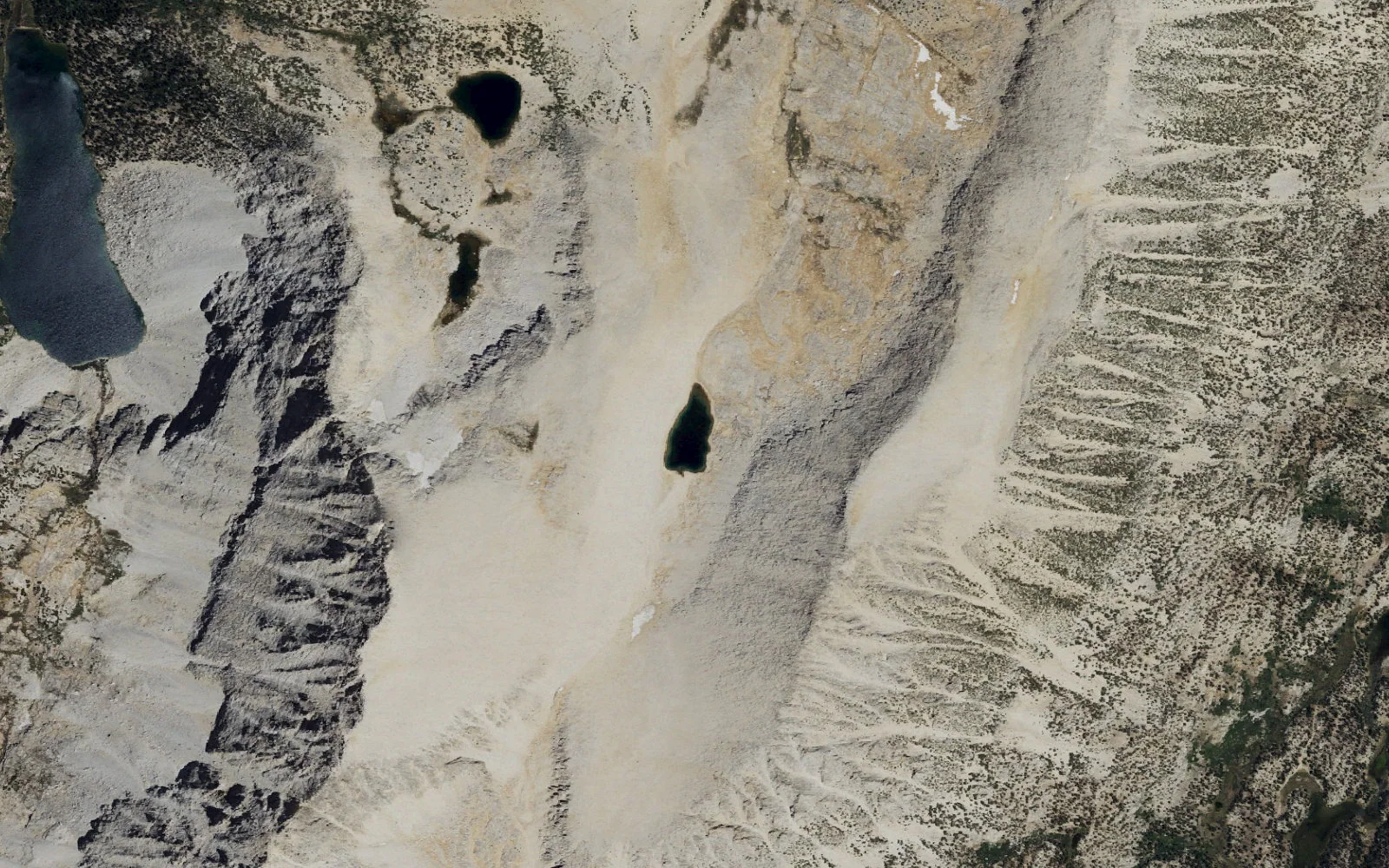 Aerial view centered on Summit Lake