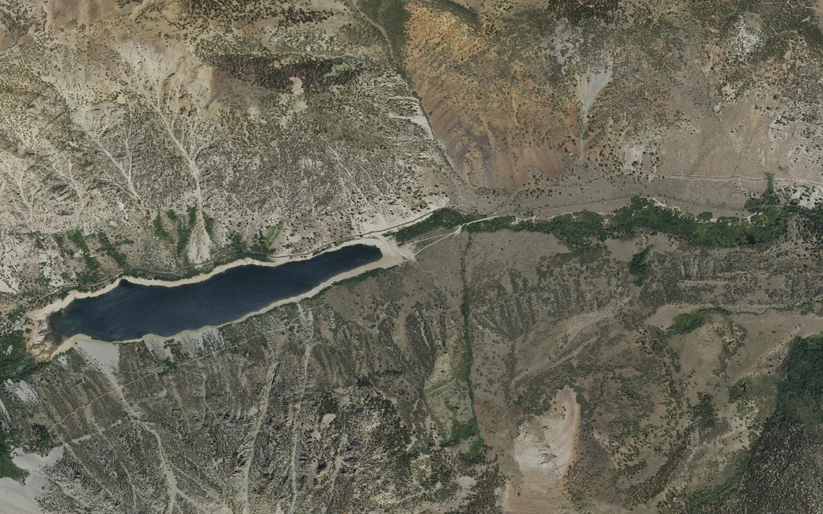Aerial view centered on Lakes Canyon Trailhead