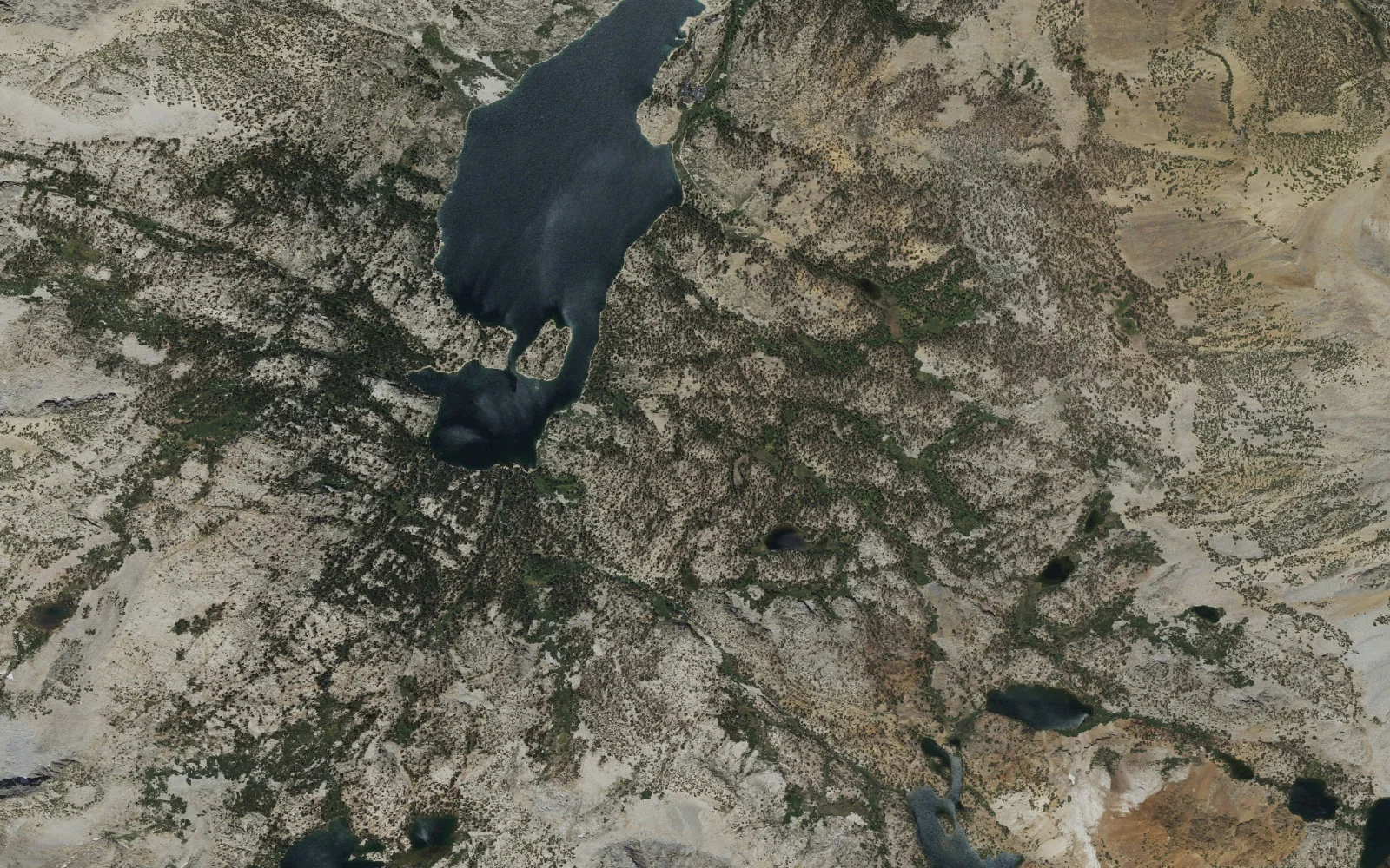 Aerial view centered on South Lake Trailhead