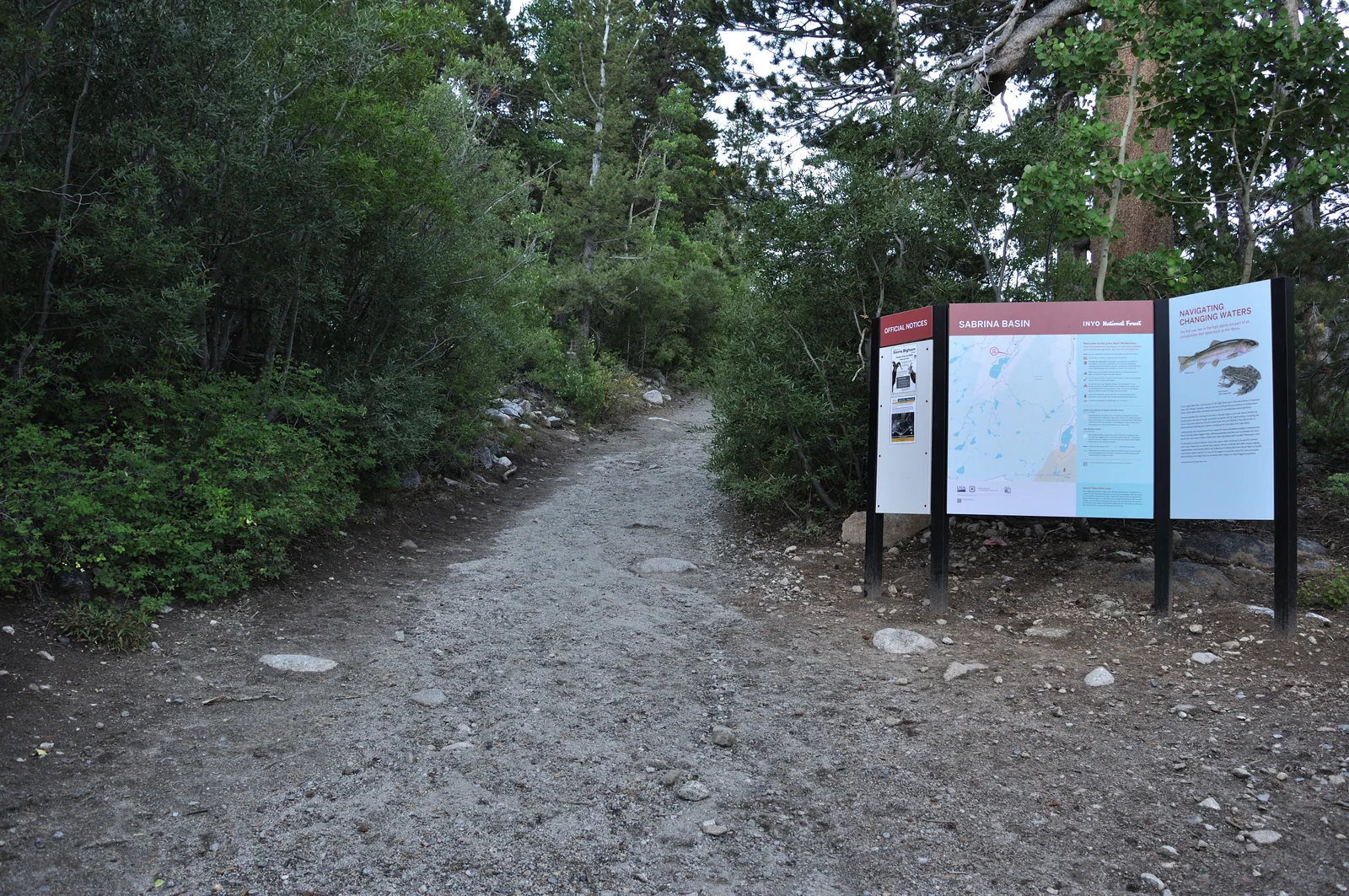 Sabrina Basin Trailhead at the Lake Sabrina road end