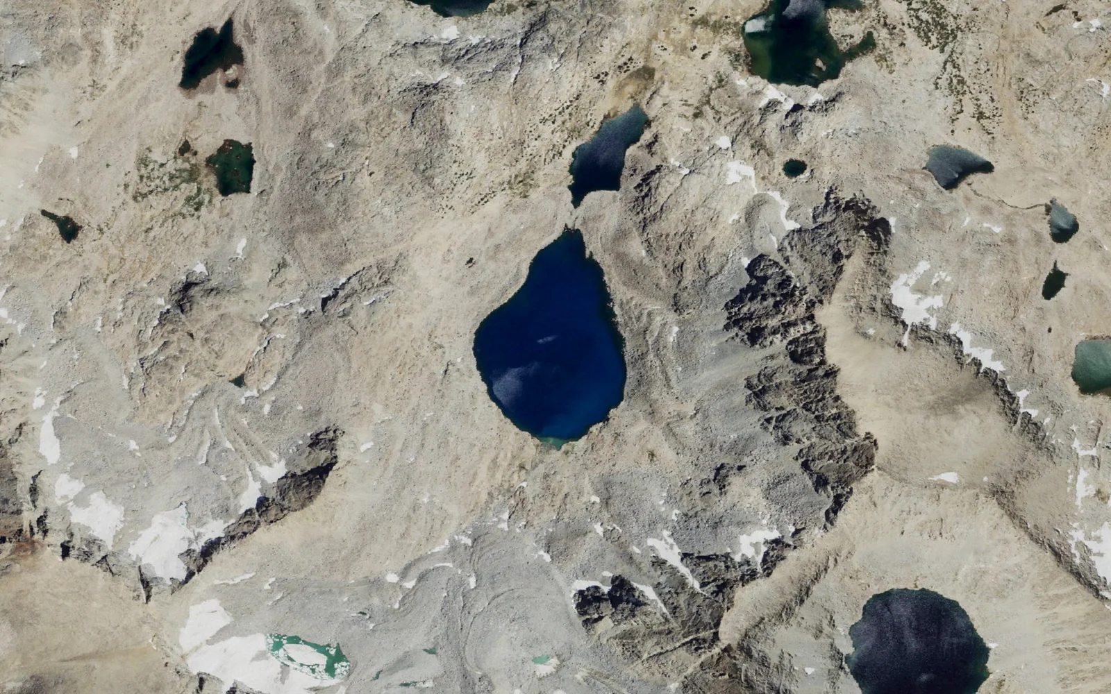 Aerial view centered on Goethe Lake